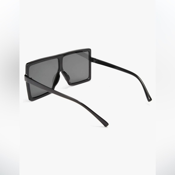 Square oversized Sunglasses black on black frames/ lenses, comes with case - Picture 2 of 5